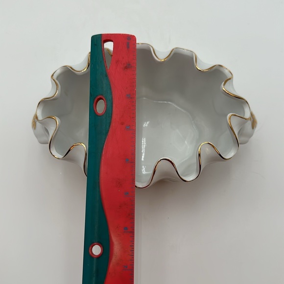 Burton and Burton Ruffled Grapevine Serving Dish - Picture 16 of 16